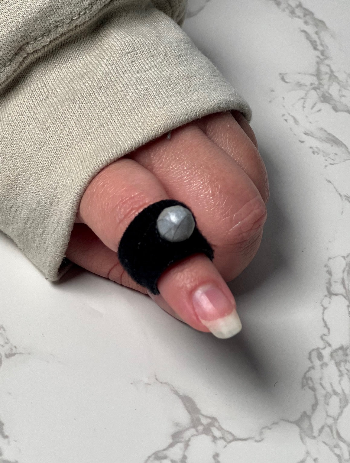 Strap for soft finger markers